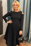Dress with a cutout on the shoulders