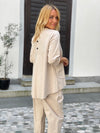 Gal pullover with a neckline in the front in two colors