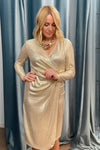 Shiny dress with an accessory on the waist in two colors