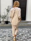 Gal pullover with a neckline in the front in two colors