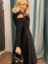 Dress with a cutout on the shoulders