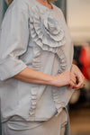 Cotton sweater with rolled sleeves and sewn detail in several colors