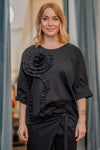 Cotton sweater with rolled sleeves and sewn detail in several colors