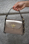 Leather bag with details on the side in several colors