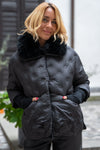 Prešita Jakna s krznenimi detajli v več barvah