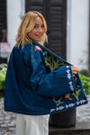 Jakna z vezenimi cvetličnimi detajli v več barvah