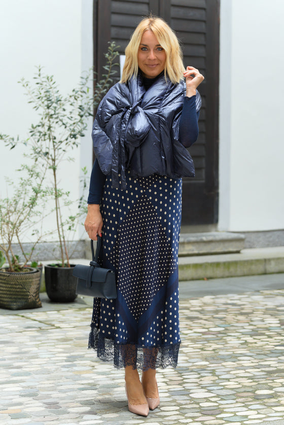 Krilo s pikami in čipkastim robom