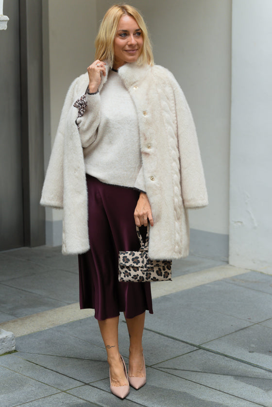 Plašč z vzorcem iz umetnega krzna