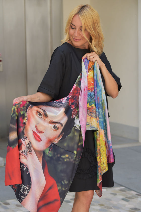 Viskozen Šal z motivom Frida Kahlo in cvetja
