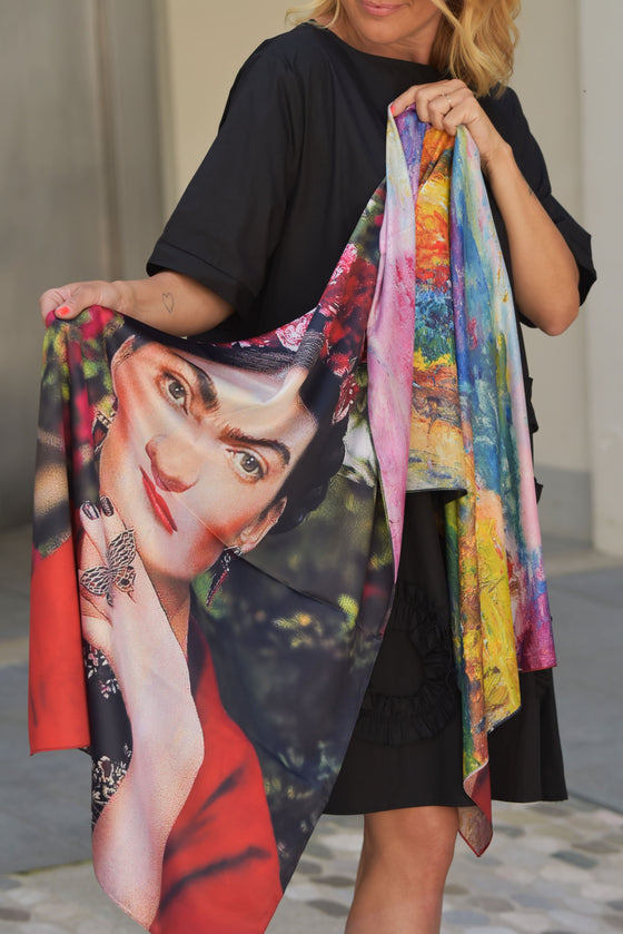 Viskozen Šal z motivom Frida Kahlo in cvetja