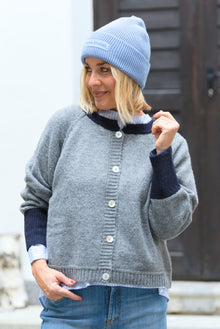  Pletena Jopica z gumbi