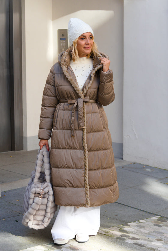 Dolga Bunda s krznenim robom v več barvah