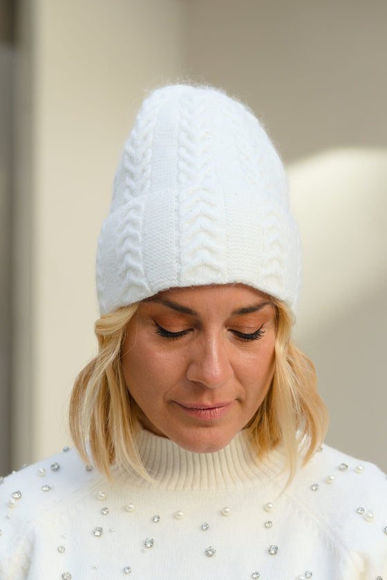 Pletena Kapa z bleščicami