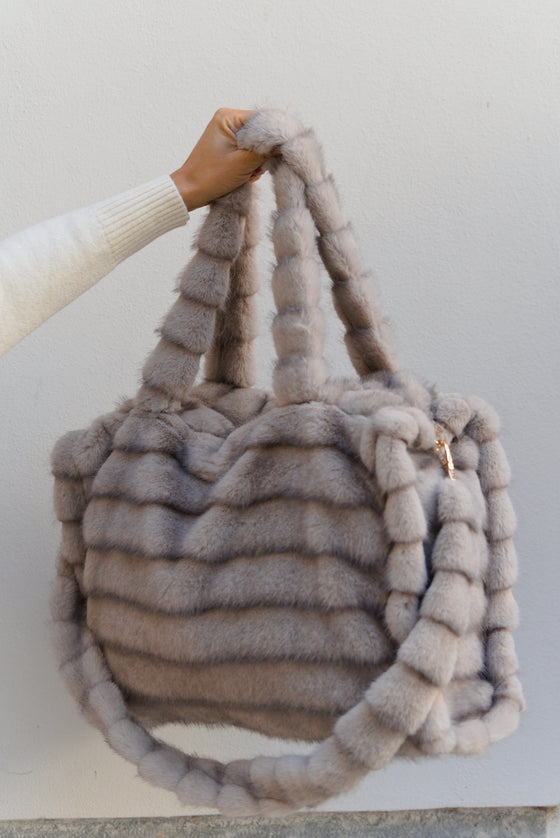 Torba iz umetnega krzna v več barvah