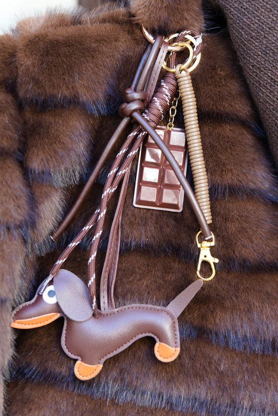 Obesek za torbo jazbečar v več barvah