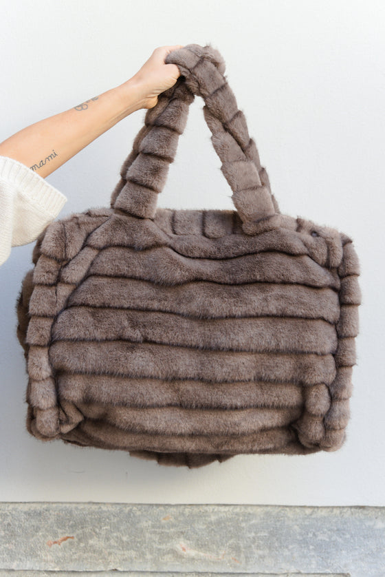 Torba iz umetnega krzna v več barvah