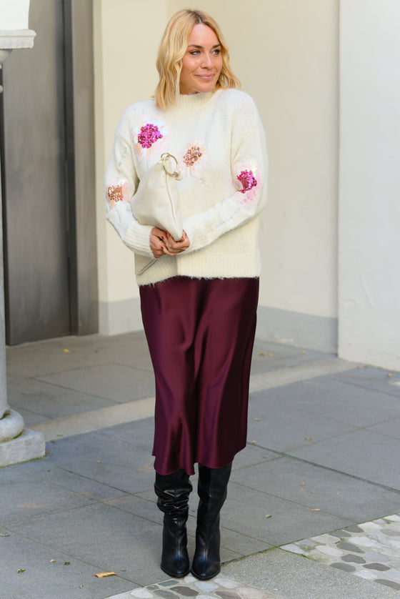 Pulover z našitimi bleščečimi cvetovi