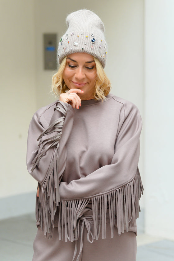 Pulover z resicami na rokavu v več barvah