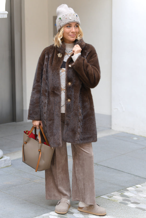 Plašč z vzorcem iz umetnega krzna