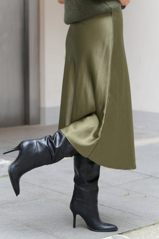 Satenasto Krilo v več barvah