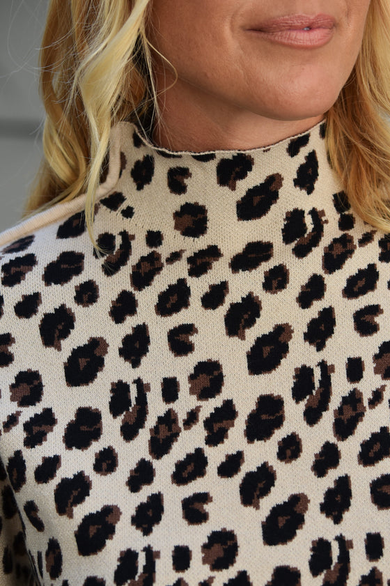 Pulover z leopardjim vzorcem