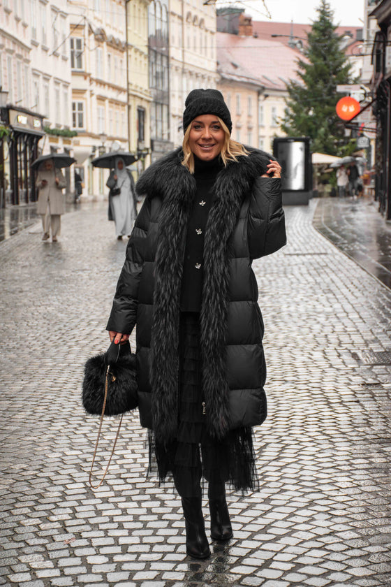 Dolga Bunda s krznenim robom v več barvah