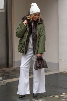  Jakna z umetnim krznom