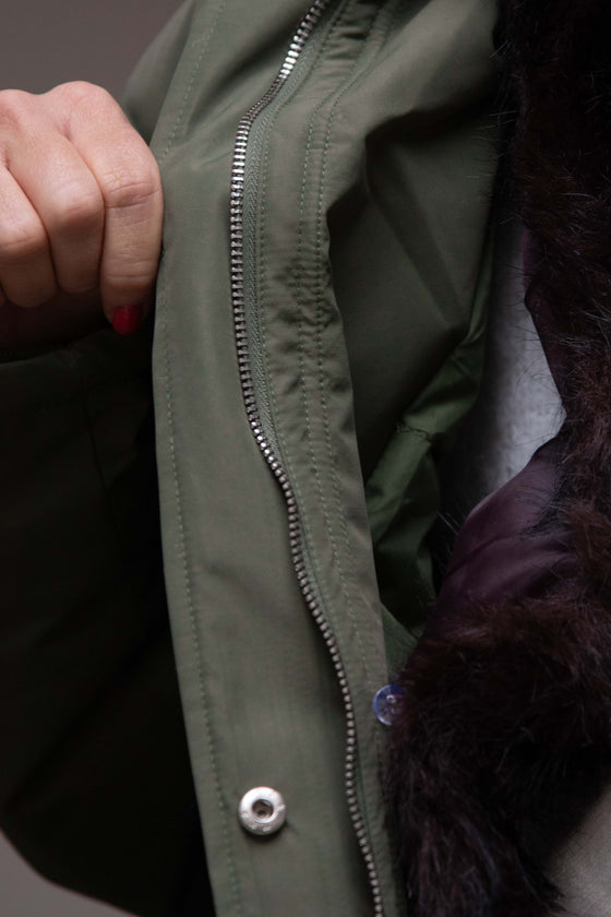 Jakna z umetnim krznom