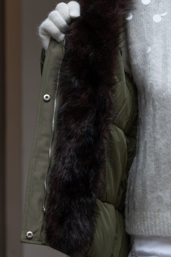 Jakna z umetnim krznom