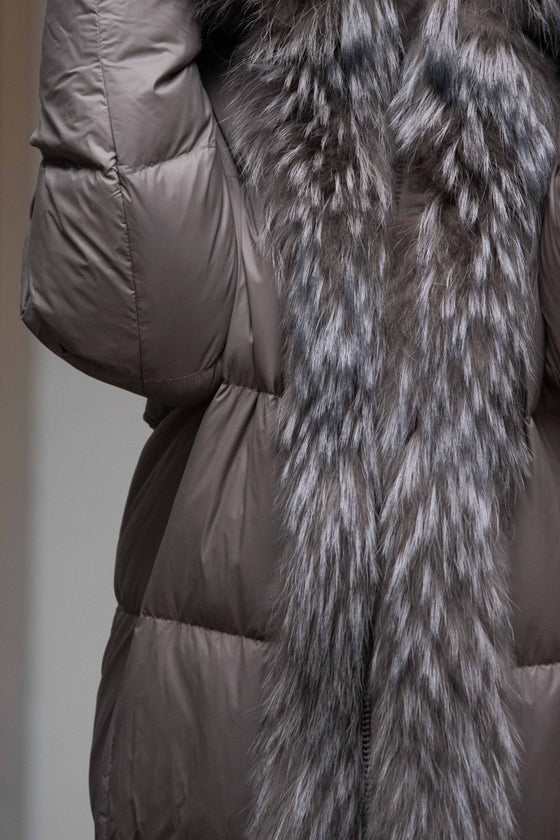 Dolga Bunda s krznenim robom v več barvah