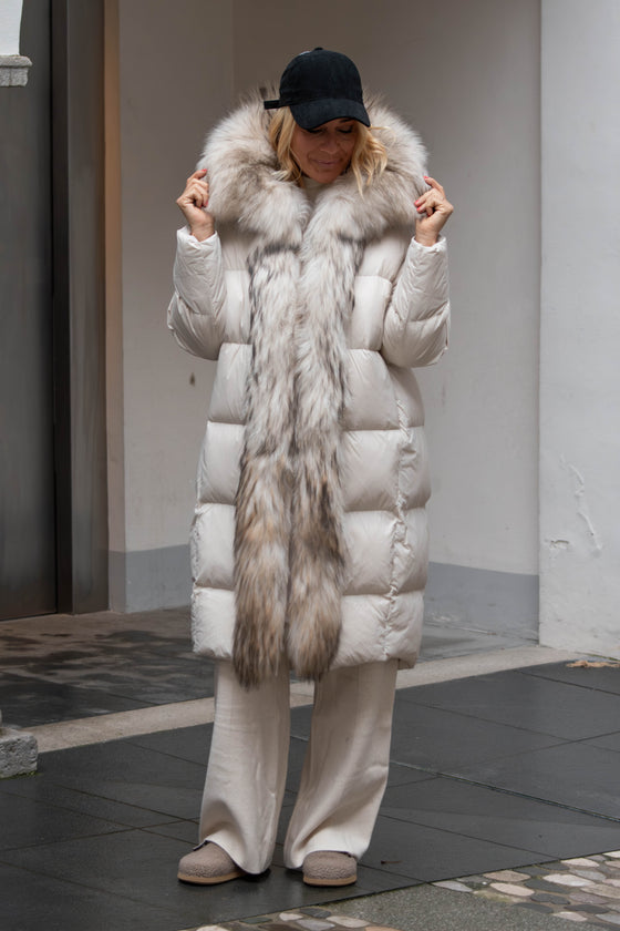 Dolga Bunda s krznenim robom v več barvah