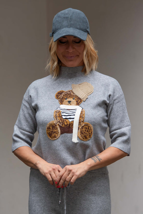 Pleten Pulover z motivom medvedka v več barvah