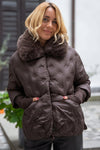 Prešita Jakna s krznenimi detajli v več barvah