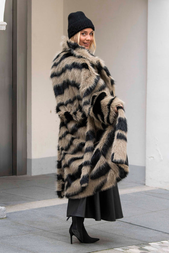 Dolg Plašč iz umetnega krzna