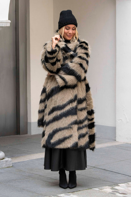 Dolg Plašč iz umetnega krzna