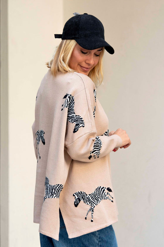 Pulover z motivom zebre
