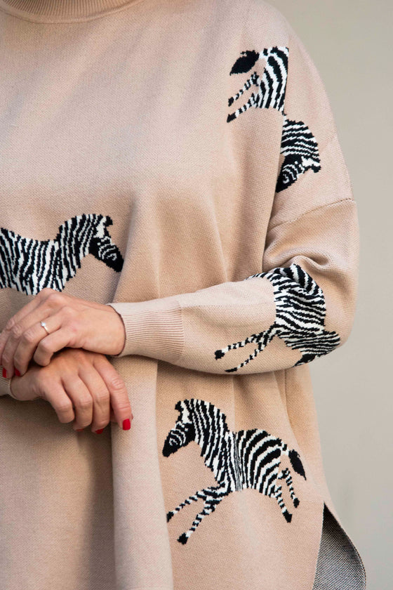Pulover z motivom zebre