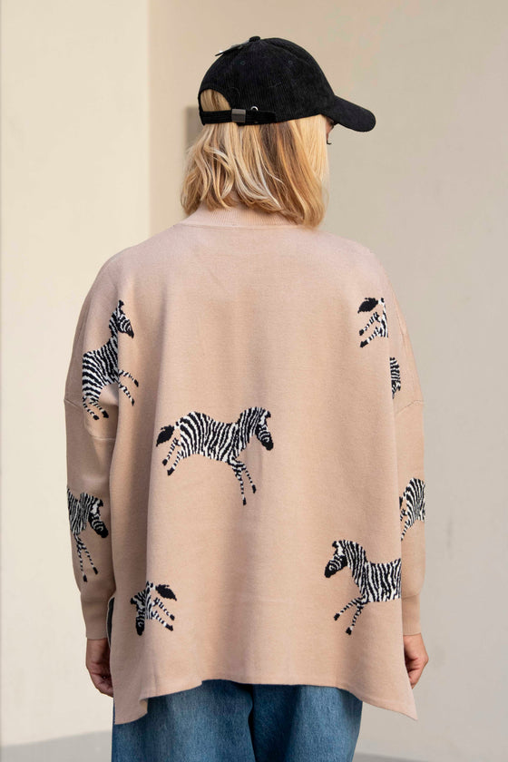 Pulover z motivom zebre