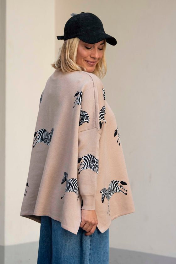 Pulover z motivom zebre