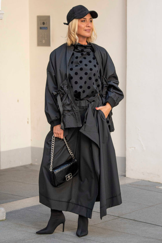 Jakna z zadrgo in trakovi