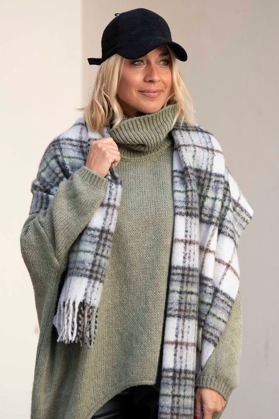 Kariran Šal z resicami iz viskoze