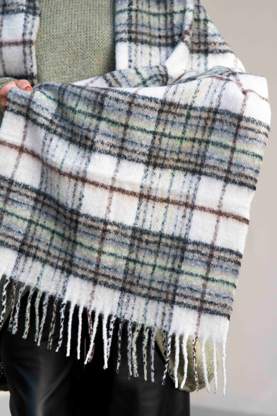 Kariran Šal z resicami iz viskoze