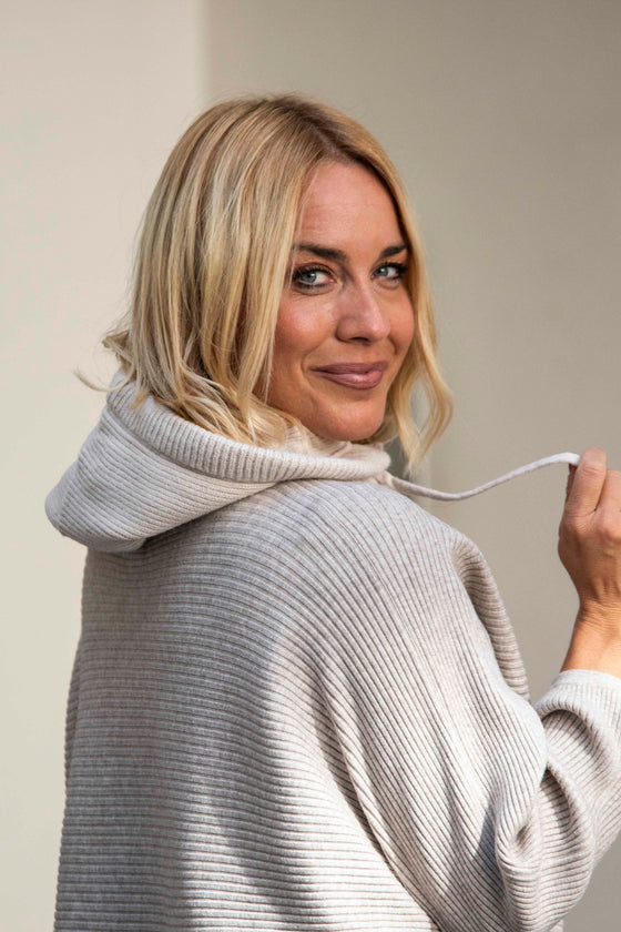 Pletena Kapuca z vrvico