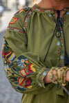 Boho olivno zelena Obleka z vezenino