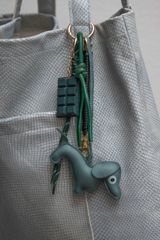 Obesek za torbo jazbečar v več barvah