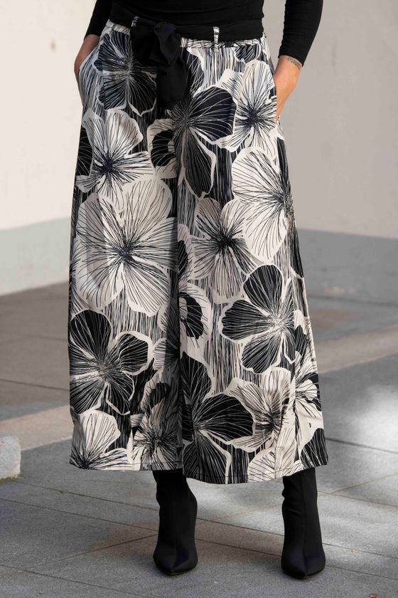 Hlače s širokimi hlačnicami in potiskom cvetov Wendy Trendy