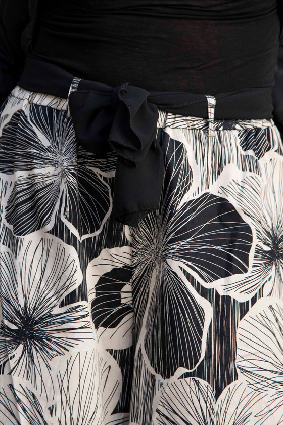 Hlače s širokimi hlačnicami in potiskom cvetov Wendy Trendy