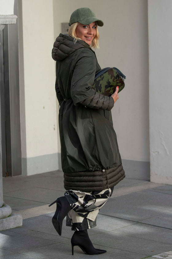 Podložen Plašč s kapuco v več barvah