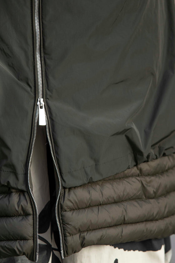 Podložen Plašč s kapuco v več barvah