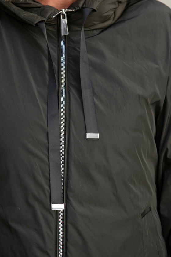 Podložen Plašč s kapuco v več barvah